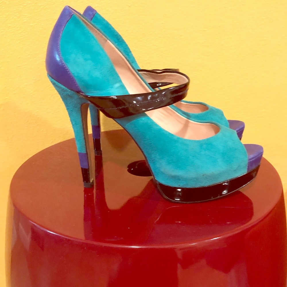 Beautiful Jessica Simpson Leather heels
